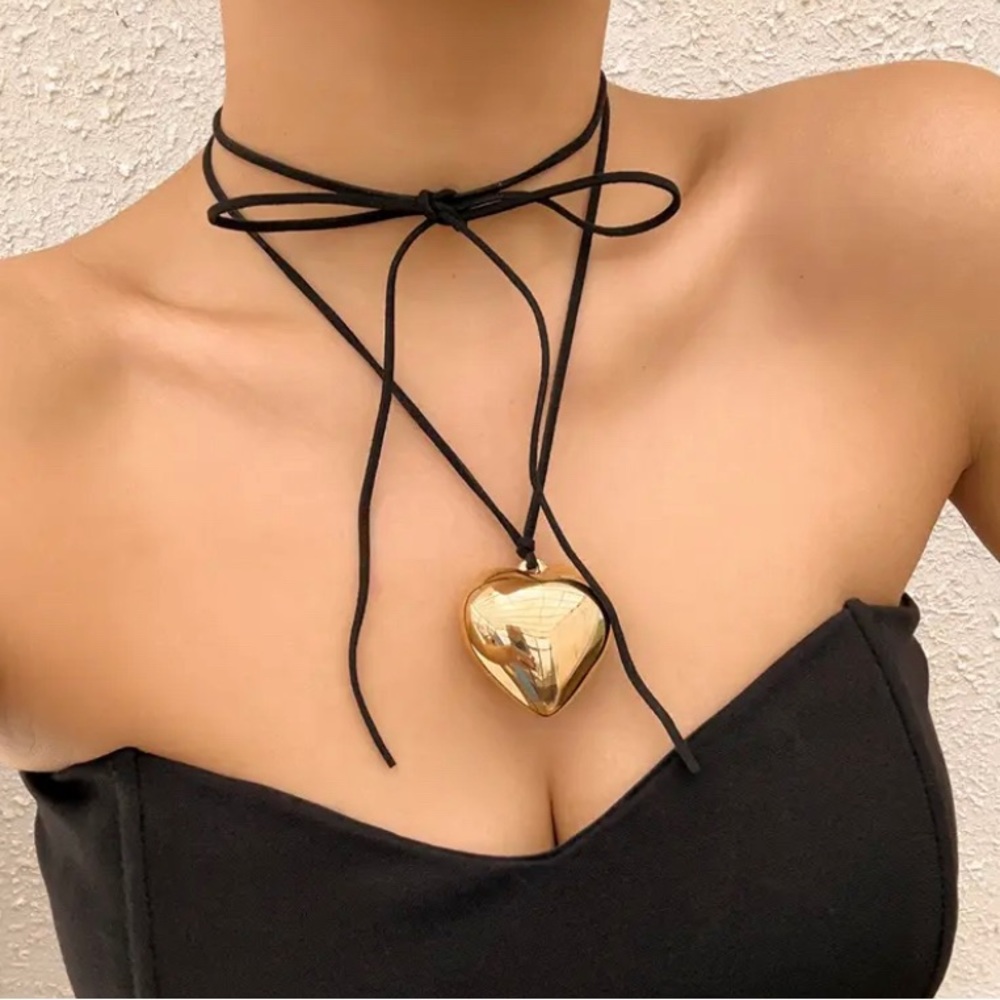 Beautiful & Cool Black Gold Heart Necklace Accessory Jewelry
